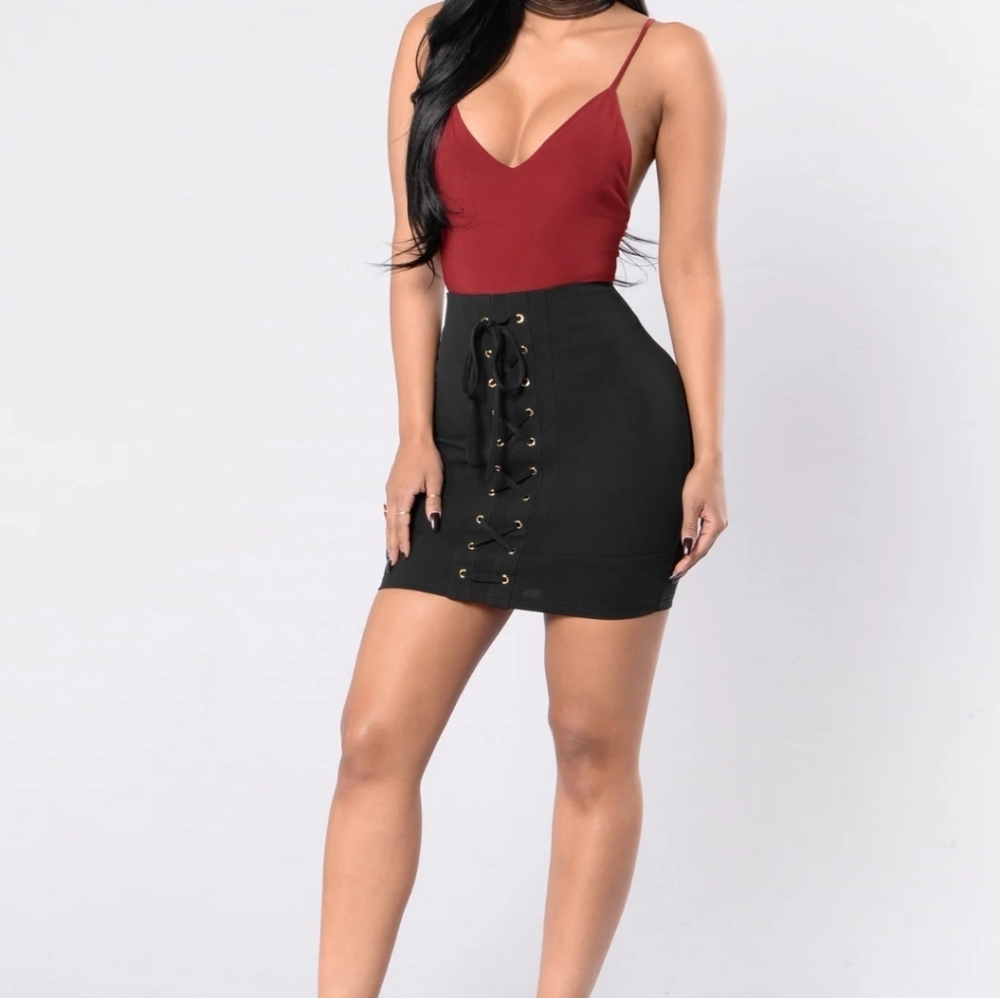Black Fashion Nova skirt